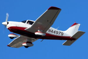 Piper 28 hangar