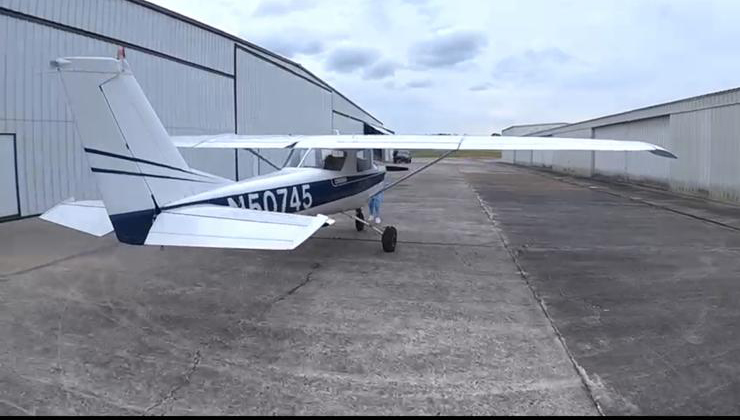 Cessna 150 - tail view